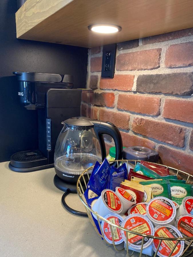 Stylish Downtown Kingsville Getaway With Putting Green, Firepit & Games Eksteriør billede