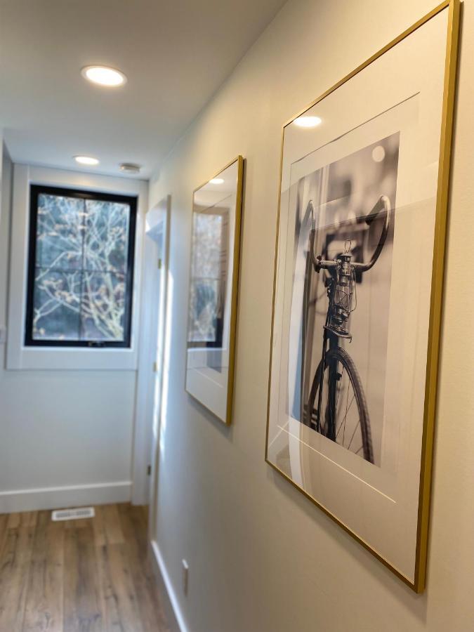 Stylish Downtown Kingsville Getaway With Putting Green, Firepit & Games Eksteriør billede