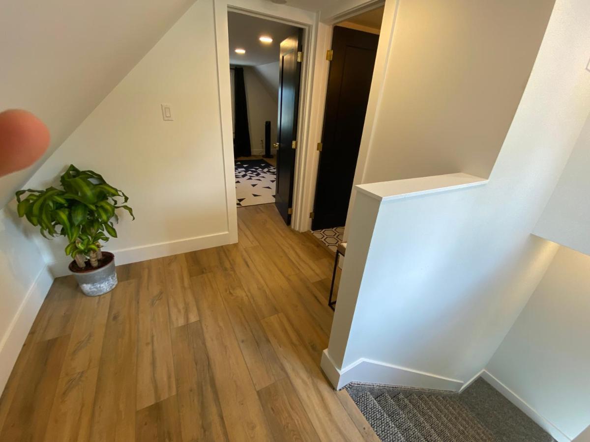 Stylish Downtown Kingsville Getaway With Putting Green, Firepit & Games Eksteriør billede