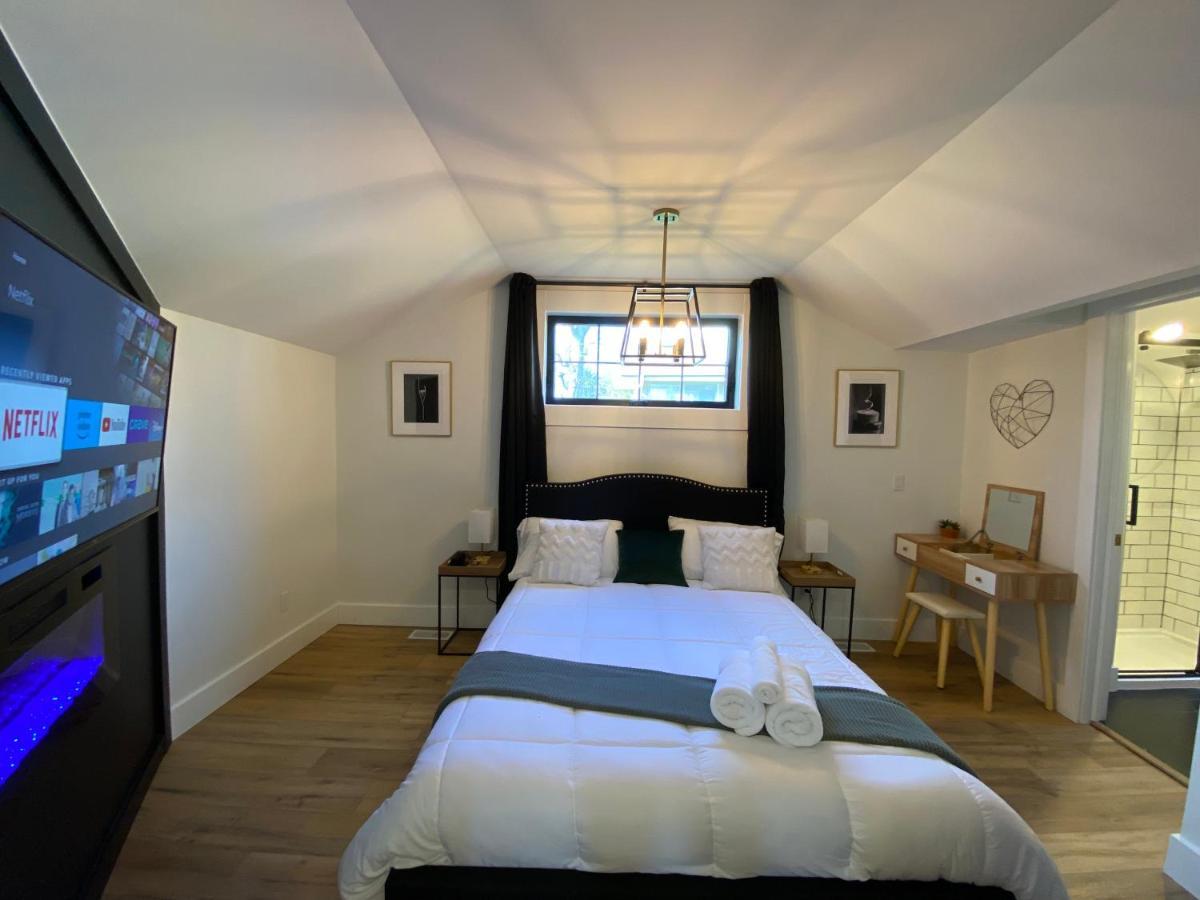 Stylish Downtown Kingsville Getaway With Putting Green, Firepit & Games Eksteriør billede