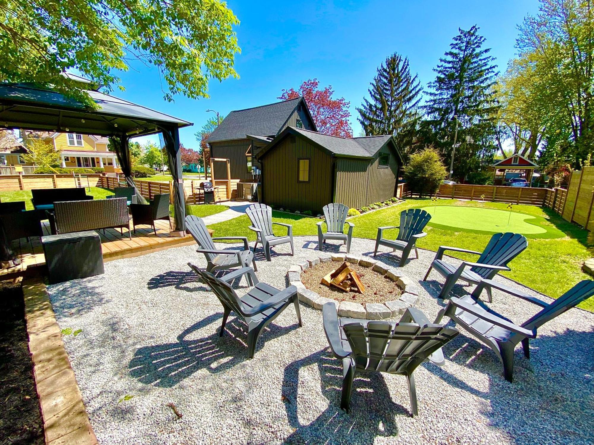 Stylish Downtown Kingsville Getaway With Putting Green, Firepit & Games Eksteriør billede