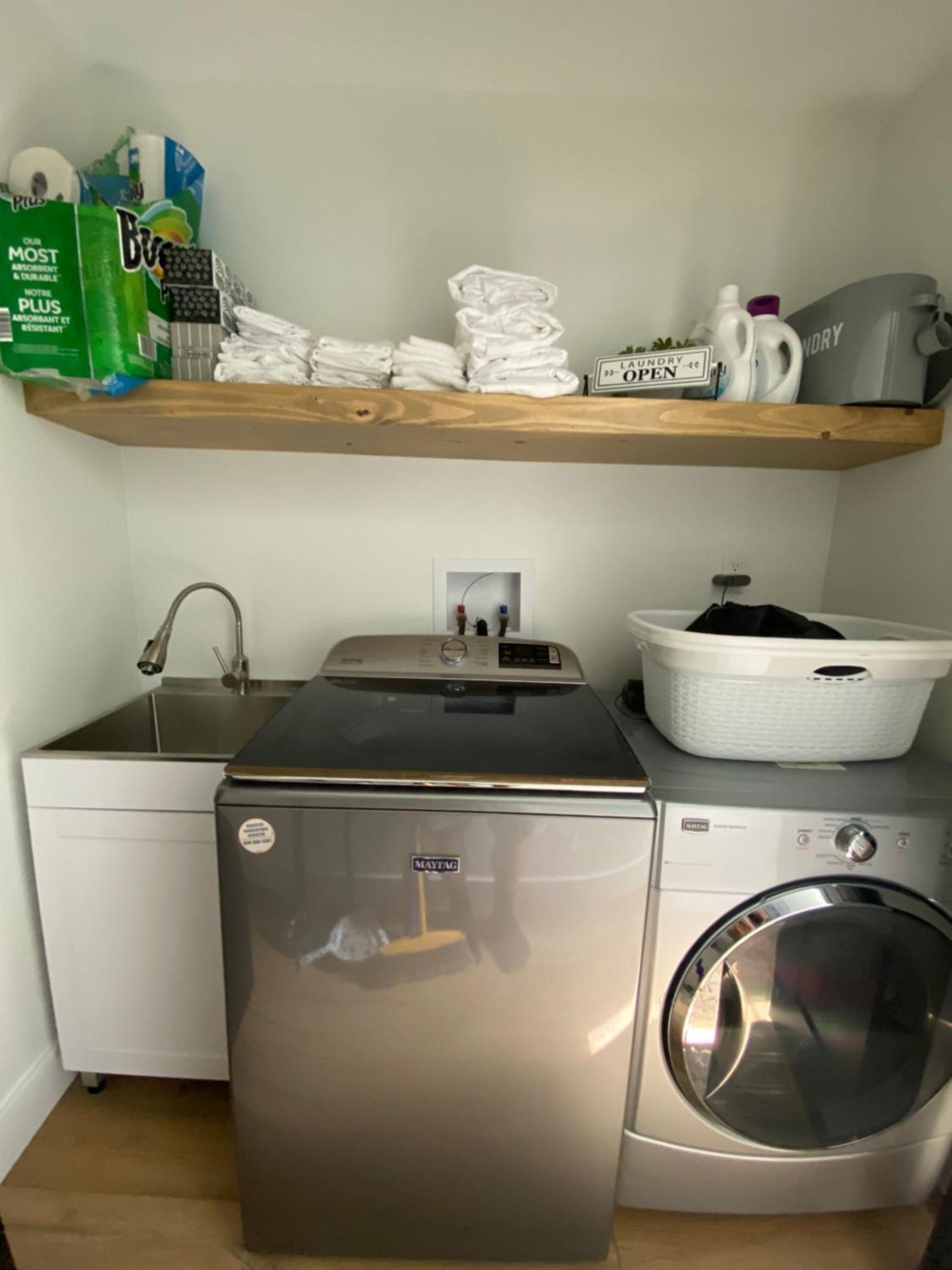 Stylish Downtown Kingsville Getaway With Putting Green, Firepit & Games Eksteriør billede